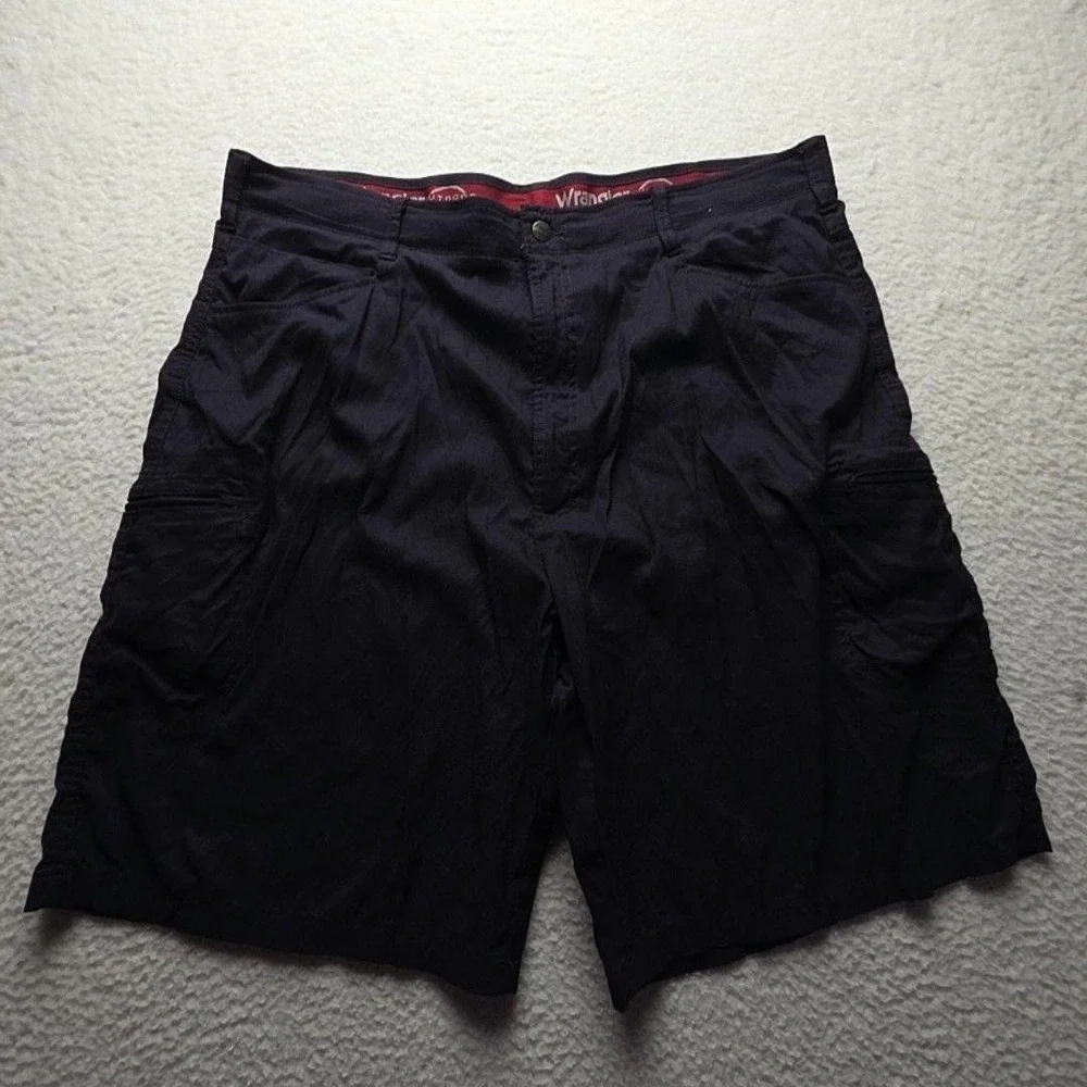 Wrangler Cargo Shorts Mens 42 Black Microfiber Relaxed Fit 10 Inseam Travel